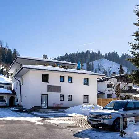 Tirola Bude Resi Schorsch 1-2