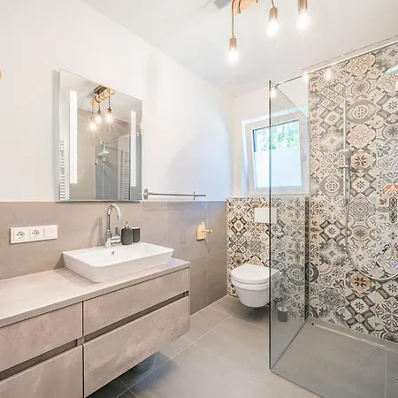 Tirola Bude Resi Schorsch 1-2