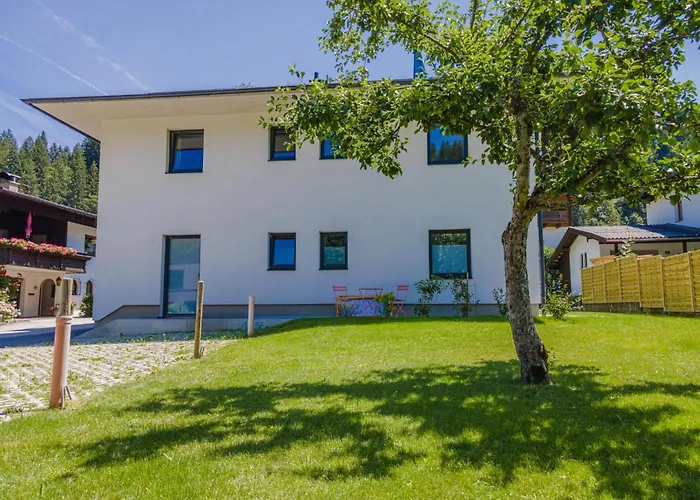 Tirola Bude Resi Schorsch 1-2